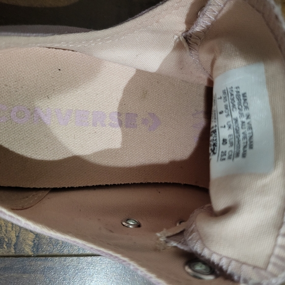 Size 9 Converse - Picture 4 of 4